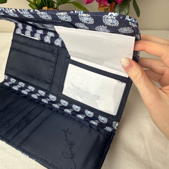 NWT Vera Bradley Blue Bandana Trifold Wallet Retired pattern - Picture 8 of 9